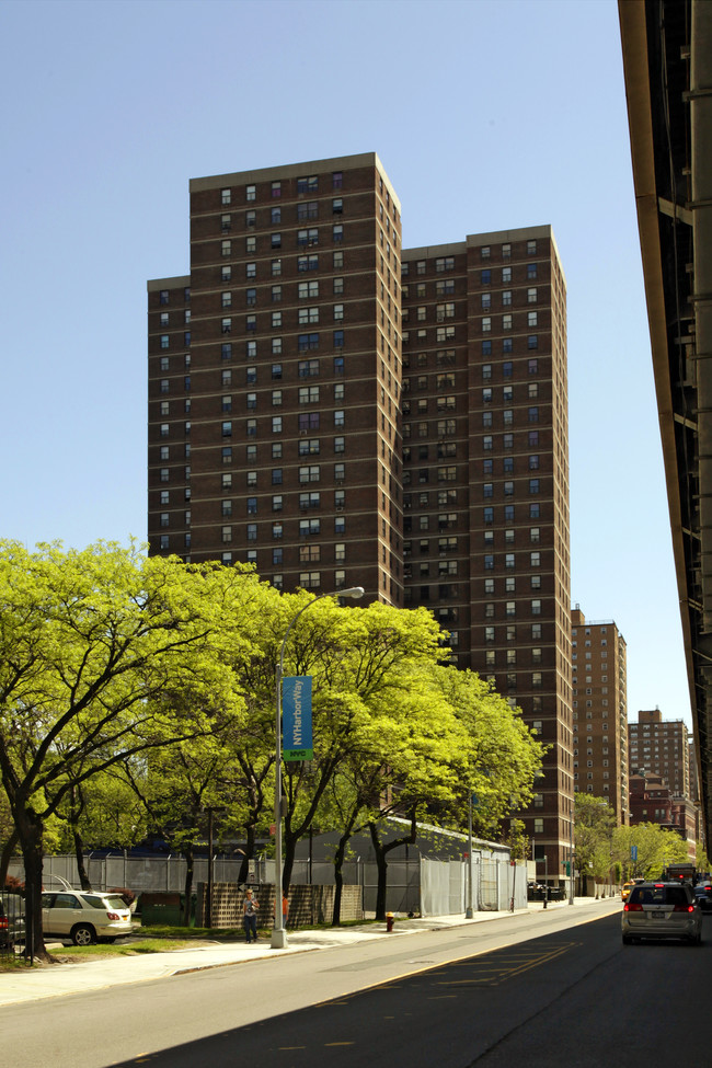 Two Bridges Houses in New York, NY - Foto de edificio - Building Photo