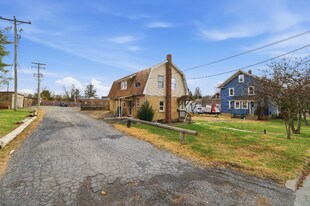 4 Grandview St in East Stroudsburg, PA - Building Photo