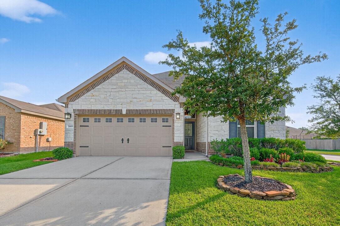 20809 Langworth Pl in Porter, TX - Building Photo