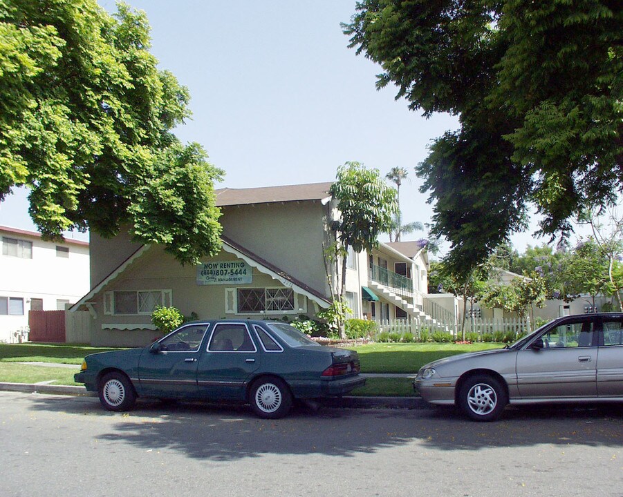 Colchester Court Apartments in Anaheim, CA - Foto de edificio