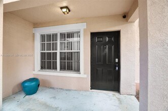 1008 Belmont Ln in North Lauderdale, FL - Foto de edificio - Building Photo