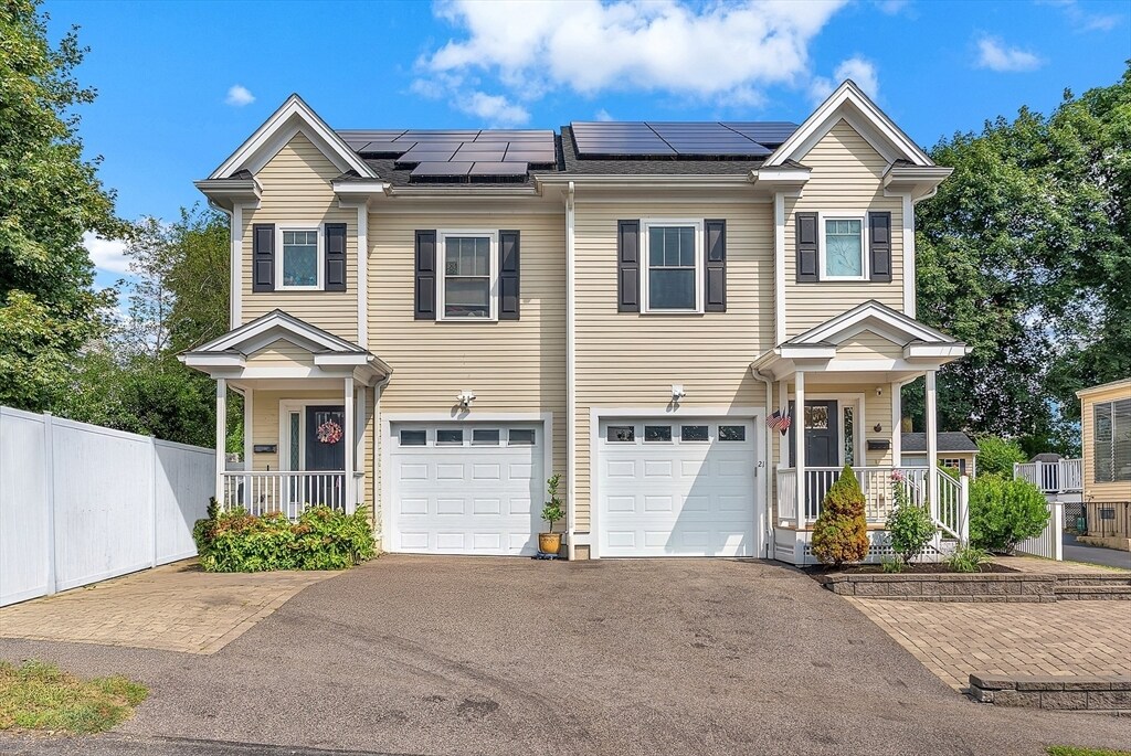 21 Crescent Rd in Needham, MA - Building Photo