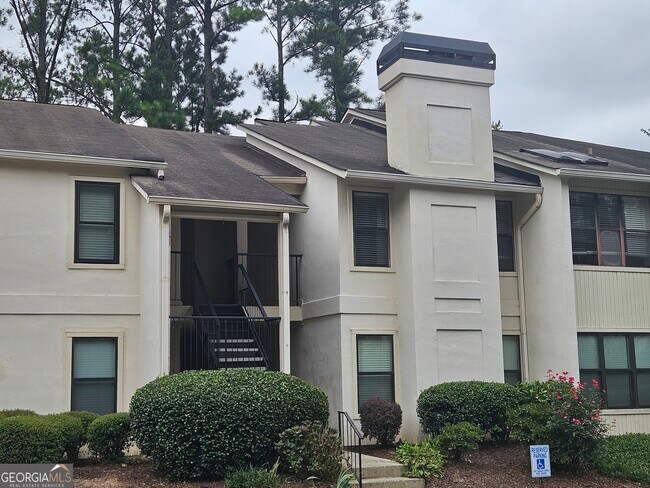 property at 2520 Huntingdon Chase