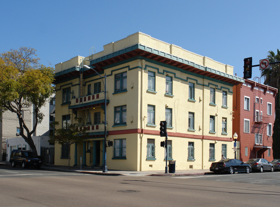 Mitchell Apartments in San Diego, CA - Building Photo