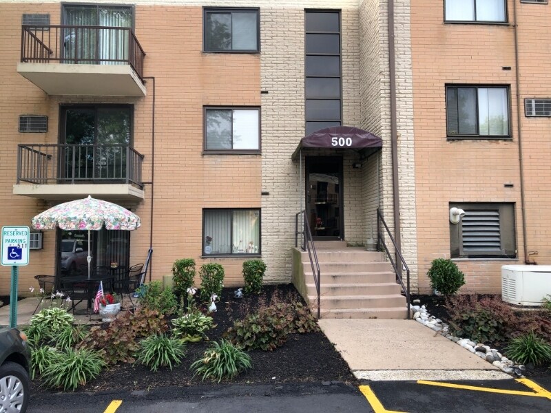 1575 W Street Rd in Warminster, PA - Building Photo