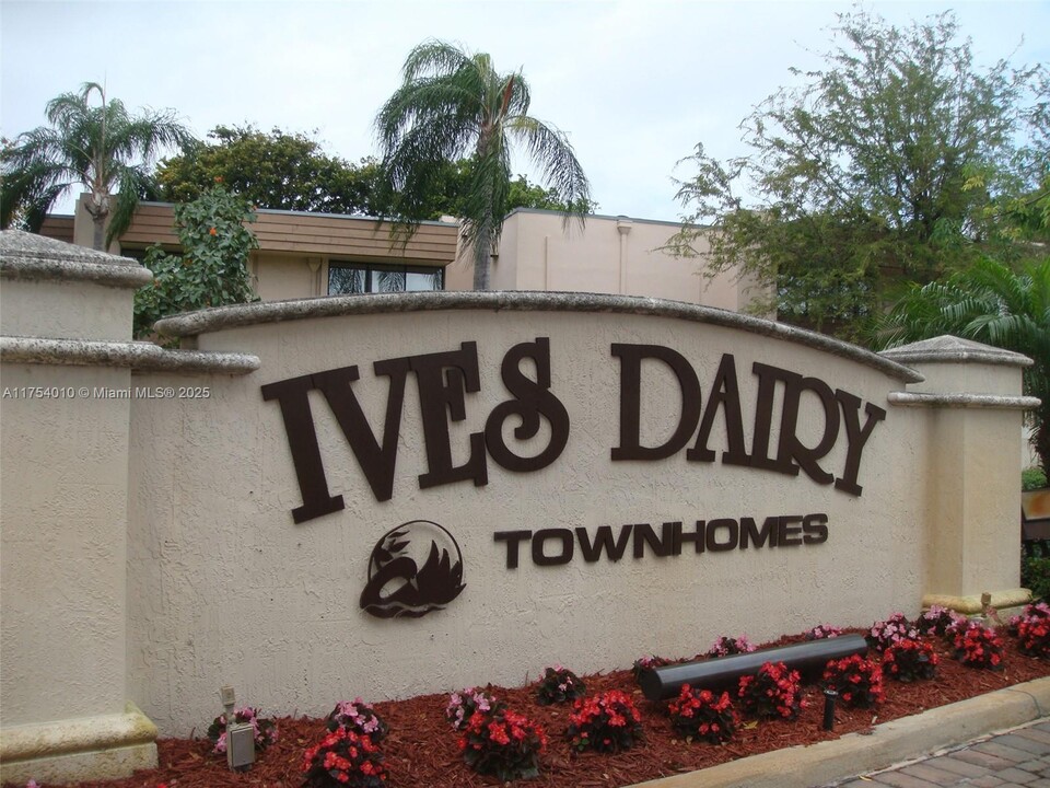 1019 NE 207th Terrace in Miami, FL - Building Photo