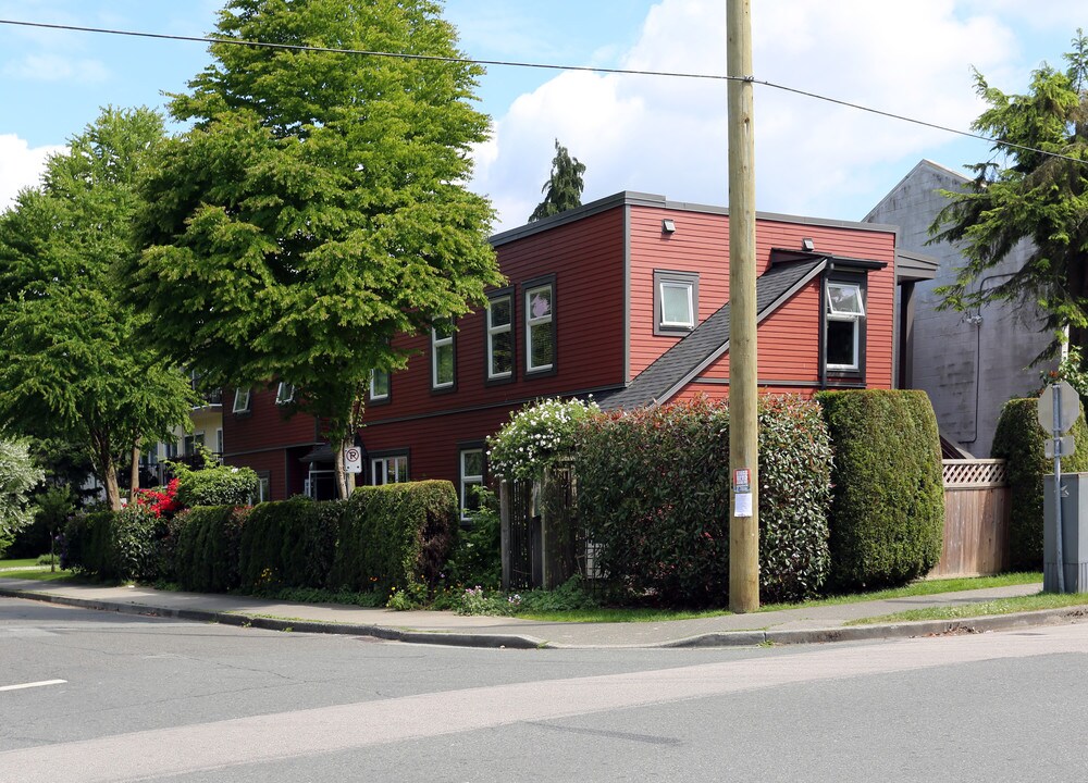 1710 Maple St in Vancouver, BC - Building Photo