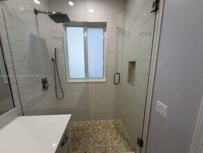 1737 Carvelle Dr in Riviera Beach, FL - Building Photo - Building Photo