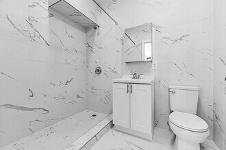 126 Elizabeth St in New York, NY - Building Photo - Building Photo
