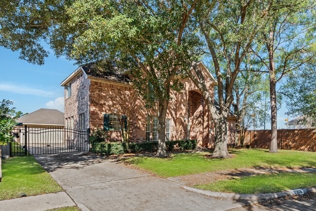 9306 Lochflora Dr in Spring, TX - Foto de edificio - Building Photo