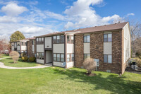 North Towne Villas in Toledo, OH - Building Photo - Building Photo