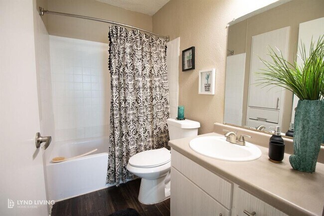 4411 Gardendale Rd, Unit 04B in San Antonio, TX - Building Photo - Building Photo