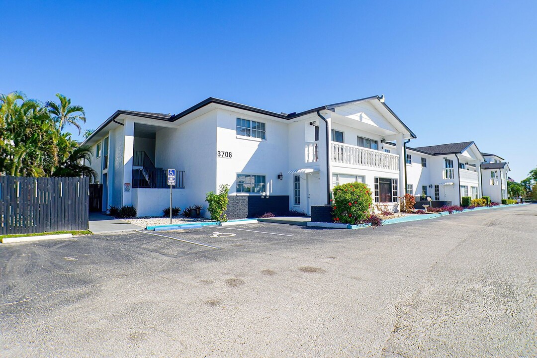 3706 Broadway in Ft. Myers, FL - Building Photo