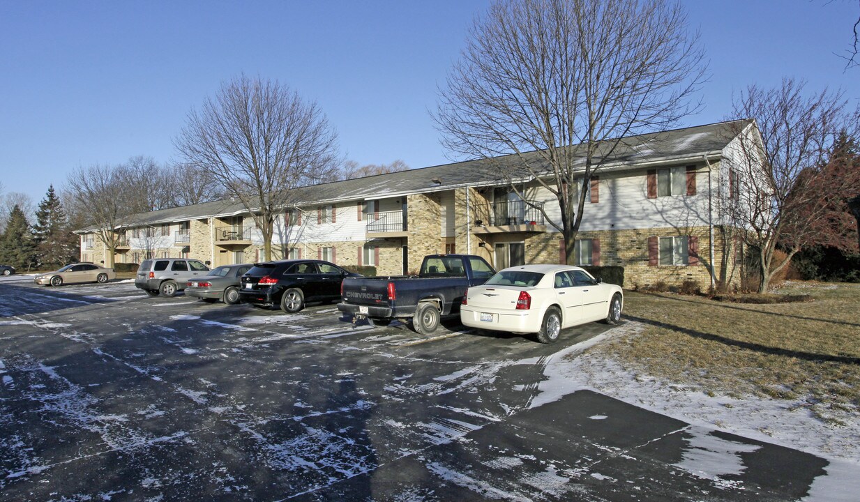 Lakewood Apartments in Kenosha, WI - Foto de edificio