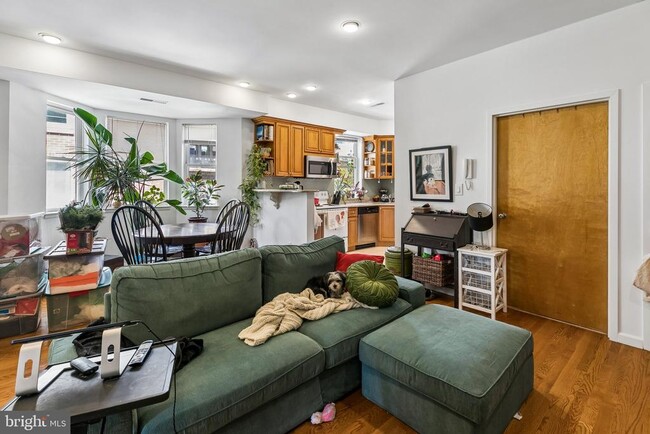 303 S 11th St in Philadelphia, PA - Building Photo - Building Photo