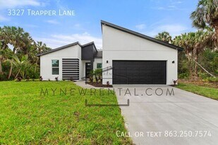 3327 Trapper Ln in North Port, FL - Building Photo