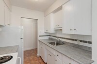 Dorchester Apartments in Calgary, AB - Building Photo - Building Photo