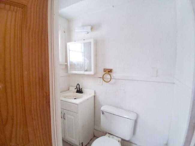 4084 E 147th St in Cleveland, OH - Building Photo - Building Photo