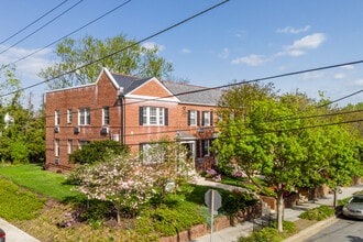 Spring Valley Apartments in Washington, DC - Building Photo - Building Photo