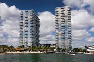 Icon Marina Village in West Palm Beach, FL - Foto de edificio - Building Photo