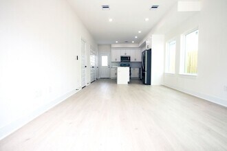 4137 Mallow St in Houston, TX - Building Photo - Building Photo