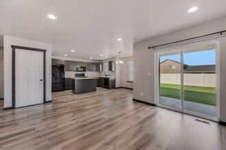 12417 N Cavanaugh Dr in Rathdrum, ID - Building Photo - Building Photo