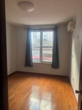 43-18 58th St in Queens, NY - Foto de edificio - Building Photo