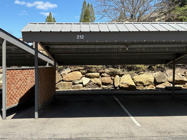 2605 Greenstone Blvd in Auburn Hills, MI - Building Photo - Building Photo