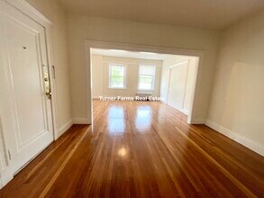 736 Washington St, Unit 1 in Brookline, MA - Building Photo - Building Photo