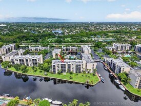 13 Royal Palm Way in Boca Raton, FL - Building Photo