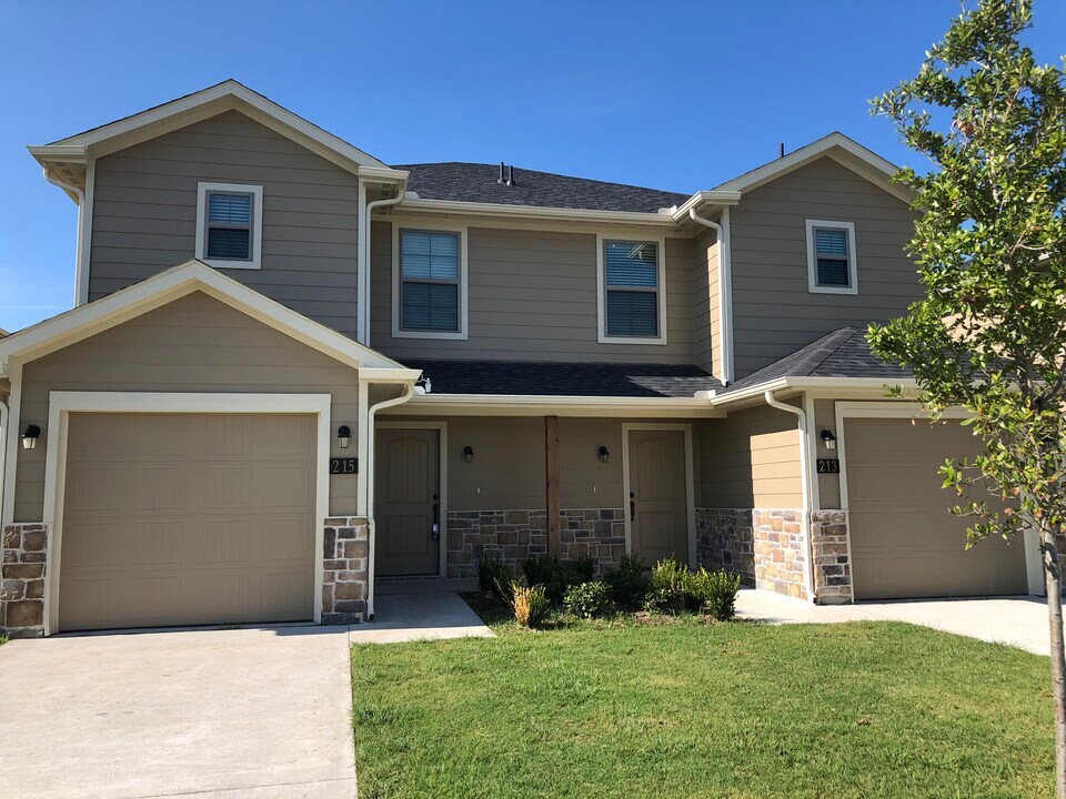 213 W Forest Ave in Sherman, TX - Foto de edificio