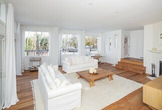 15 Augies Path in East Hampton, NY - Building Photo - Building Photo