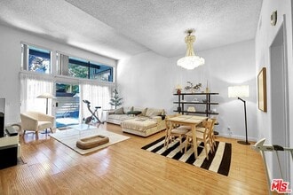 421 S Van Ness Ave in Los Angeles, CA - Building Photo - Building Photo
