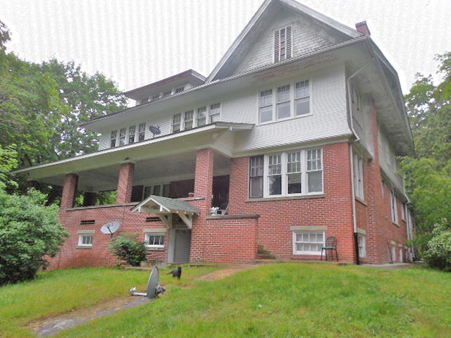 360 S College Ave in Bluefield, VA - Building Photo