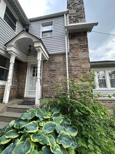 30 Rock Hill Rd in Bala Cynwyd, PA - Foto de edificio - Building Photo