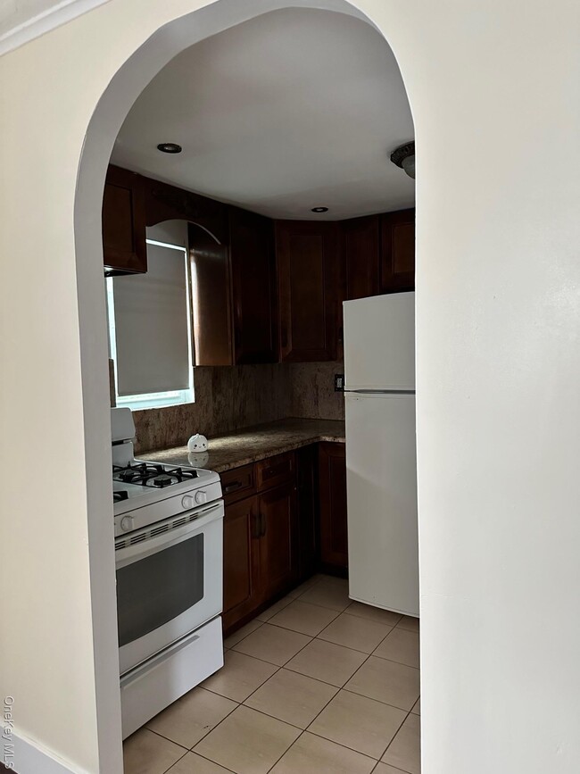 93-31 215th St in Queens, NY - Foto de edificio - Building Photo