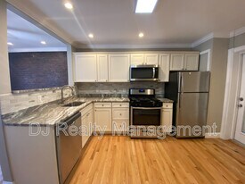 466 Commercial St in Boston, MA - Building Photo