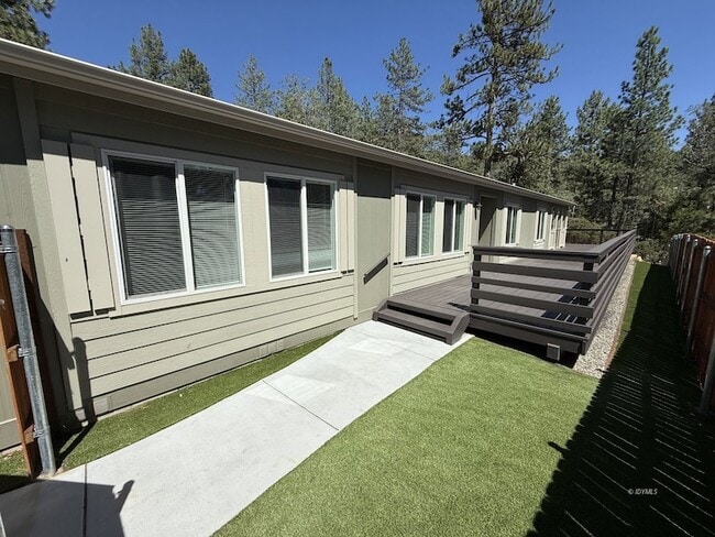 54325 Pine Crest Ave in Idyllwild, CA - Building Photo - Building Photo