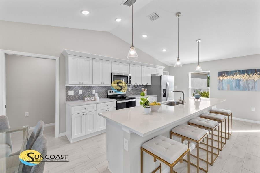 3929 NE 16th Pl in Cape Coral, FL - Building Photo