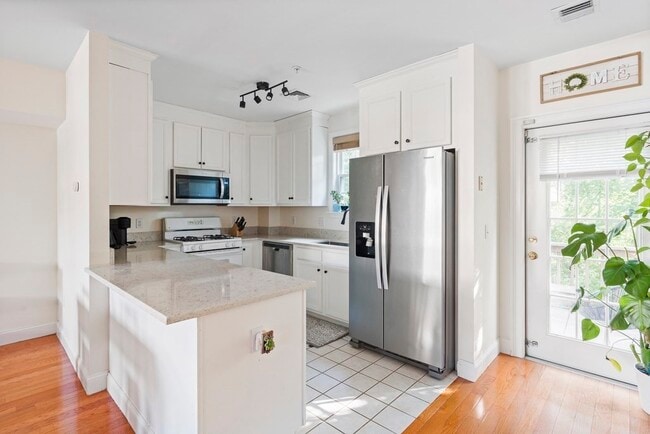 122 E Squantum St in Quincy, MA - Building Photo - Building Photo