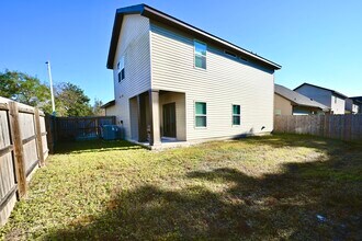 2315 Hadleigh Hills Ct in Navarre, FL - Building Photo - Building Photo