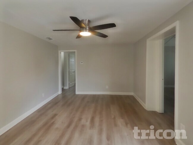 5807 Ricker Rd in Jacksonville, FL - Foto de edificio - Building Photo