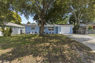 3814 Carron St in New Port Richey, FL - Foto de edificio - Building Photo