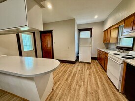 602 1st St NW in Waverly, IA - Building Photo