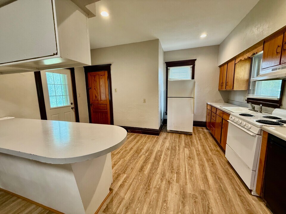 602 1st St NW in Waverly, IA - Foto de edificio