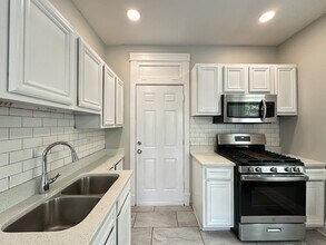 4301 W Wrightwood Ave, Unit G07C in Chicago, IL - Building Photo - Building Photo