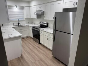 2122 N Glenn Ave in Fresno, CA - Building Photo - Building Photo