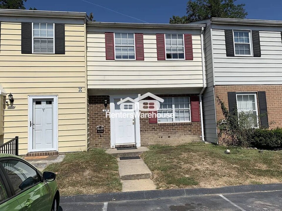 218 Candle Light Ln in Glen Burnie, MD - Building Photo