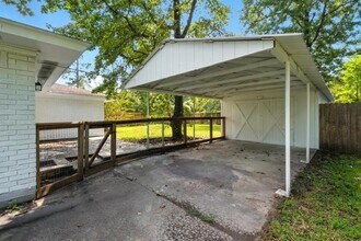 10615 Twin Oak Dr in Conroe, TX - Building Photo - Building Photo