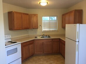 15570 Gardenia Way, Unit Cottage in Los Gatos, CA - Foto de edificio - Building Photo